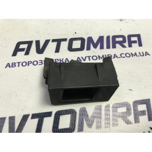 Кронштейн опоры капота Opel Corsa D 2006-2014 13223760